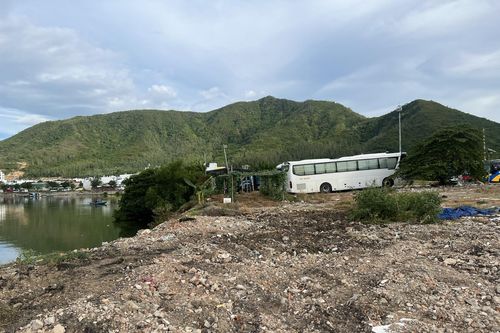 Sau bài viết 'Xã Phước Đồng: Có tình trạng đổ xà bần lấn sông, lập bãi giữ xe trái phép': UBND TP. Nha Trang chỉ đạo khẩn trương kiểm tra, xử lý