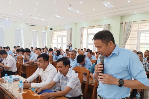 Lãnh đạo huyện Vạn Ninh: Đối thoại với cán bộ, hội viên nông dân
