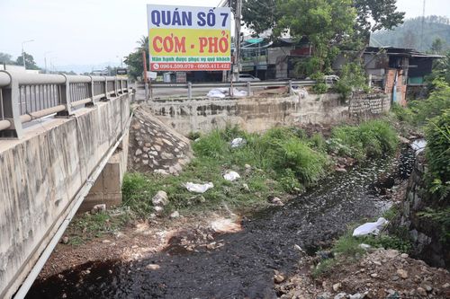 Tình trạng nước rỉ rác từ bãi rác Rù Rì cũ gây ô nhiễm môi trường: Cần có phương án xử lý dứt điểm