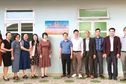 Niềm vui rạng rỡ nơi mái trường vùng sâu