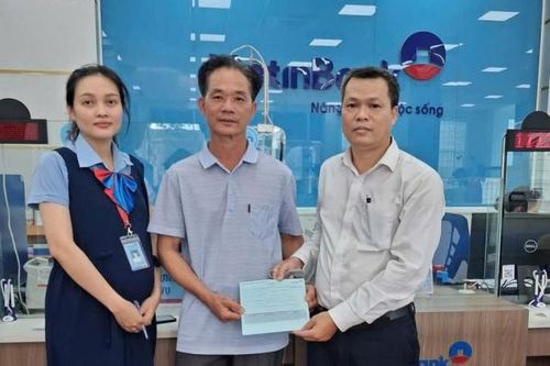 Trả lại 300 triệu đồng cho 'khổ chủ' do chuyển khoản nhầm