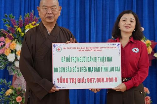 Ban Đại diện Phật giáo người Hoa TP.HCM tặng 757 phần quà đến người dân tỉnh Lào Cai