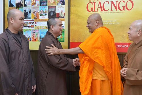 Hòa thượng Tổng Thư ký Hội đồng Phật giáo Sri Lanka Mugunghwa Anuruddha thăm Báo Giác Ngộ