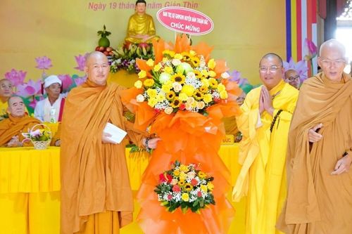 Bình Thuận: Đặt đá trùng tu chánh điện tịnh xá Ngọc Quý