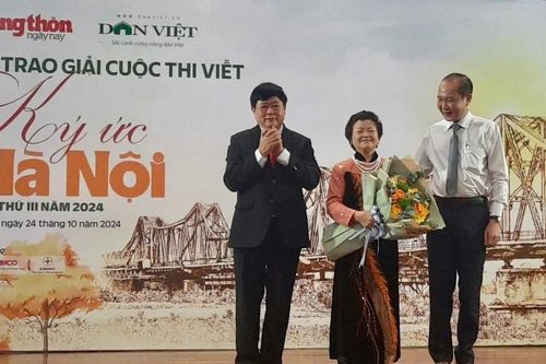 Trao giải cuộc thi viết 'Ký ức Hà Nội' lần thứ III