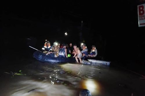 Bão Trà Mi gây thiệt hại nghiêm trọng ở Philippines, mạnh lên khi tiến vào Biển Đông