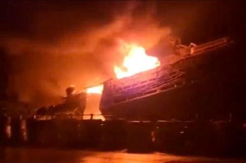 Hòa Bình: Xe đầu kéo hỏng phanh, bốc cháy trên đường lánh nạn