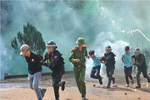 Bảo vệ an toàn tuyệt đối trước hành vi gây rối tại trại giam