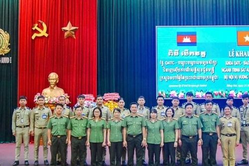 Khai giảng khóa đào tạo trung cấp an ninh cán bộ Bộ Nội vụ Vương quốc Campuchia