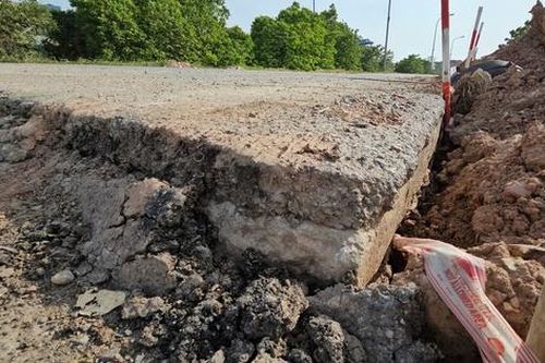 Đê Yên Nghĩa xuất hiện 3 điểm sụt lún, Hà Nội tạm thời cấm các phương tiện di chuyển
