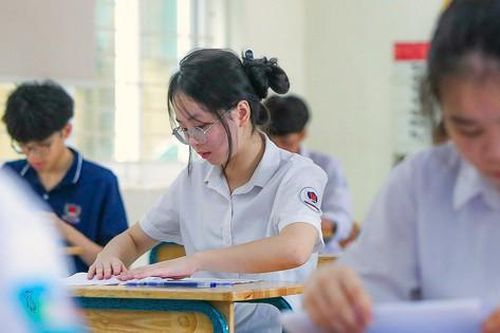 Phấp phỏng chờ môn thi thứ ba vào lớp 10