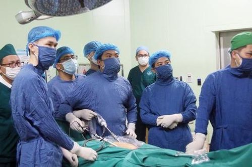 Phụ cấp ngành y 13 năm không đổi (1): Một nghề đặc biệt, nhưng...