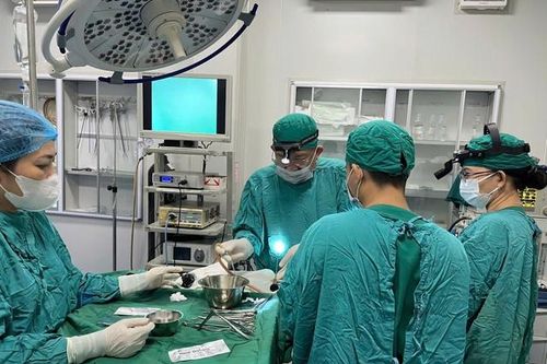 Trung tâm y tế huyện triển khai thành công kỹ thuật phẫu thuật nội soi vá màng nhĩ