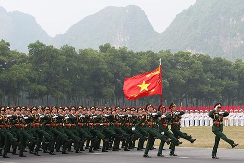 Sẽ sửa đổi cấp bậc quân hàm cao nhất với chức vụ của sĩ quan quân đội?