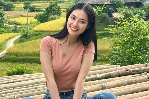 Nông Thúy Hằng phủ nhận yêu đồng giới