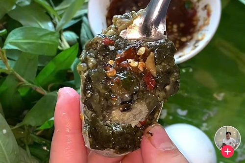 Trào lưu mukbang trứng ung gây sợ hãi