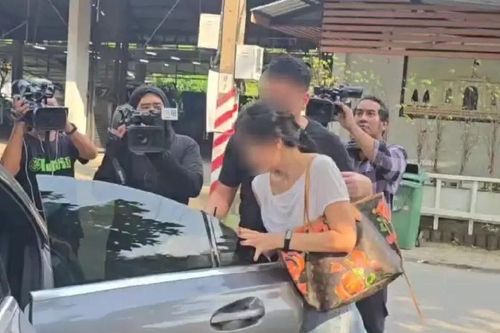 Vợ diễn viên Thái Lan bỏ chạy khi thăm chồng ở trại giam