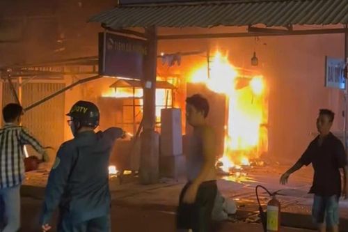 Cháy lớn tại một cơ sở kinh doanh trong chợ Bà Chiểu