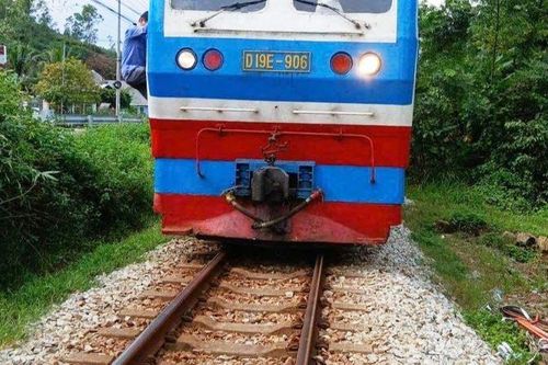 Một người phụ nữ tử vong khi băng ngang đường sắt