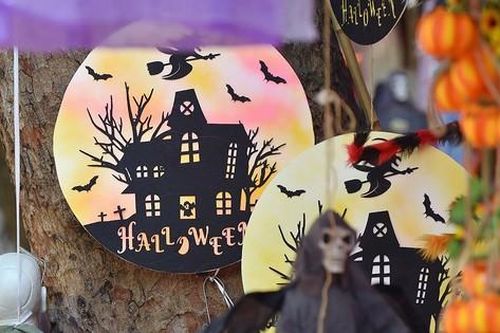 Sắc màu Halloween ngập tràn phố Hàng Mã: Rực rỡ và náo nhiệt