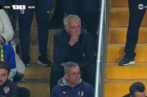 Fenerbahce cầm chân Man Utd tại Europa League