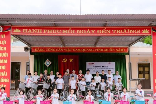 Báo GD&TĐ kết nối, trao tặng 31 chiếc xe đạp đến học sinh miền núi ở Hà Tĩnh