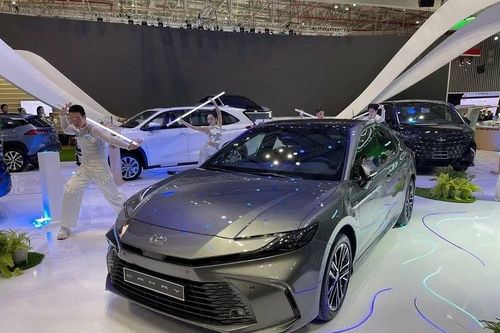 Cận cảnh Toyota Camry 2025 vừa ra mắt tại Việt Nam, giá từ 1,22 tỷ đồng