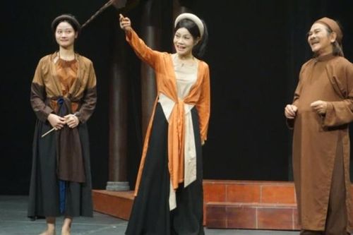 Cuộc đời nữ sĩ Hồ Xuân Hương lên sân khấu kịch thơ