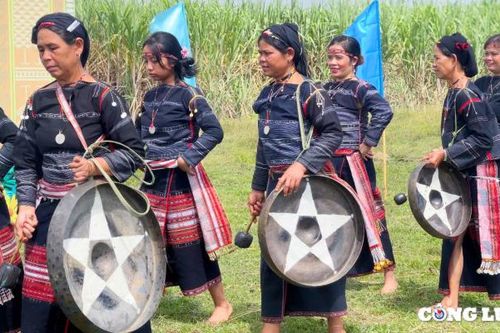 Kbang (Gia Lai): Dân làng Bahnar tái hiện nghi lễ cúng bến nước