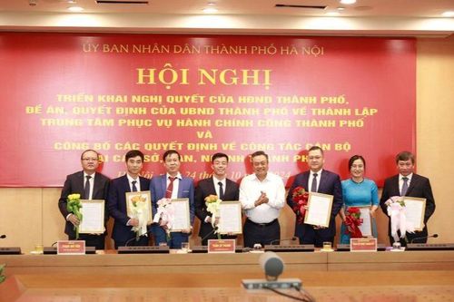 Hà Nội: Công bố các quyết định về công tác cán bộ