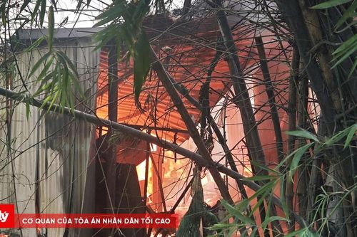 Cháy xưởng gỗ ở TP Thủ Đức