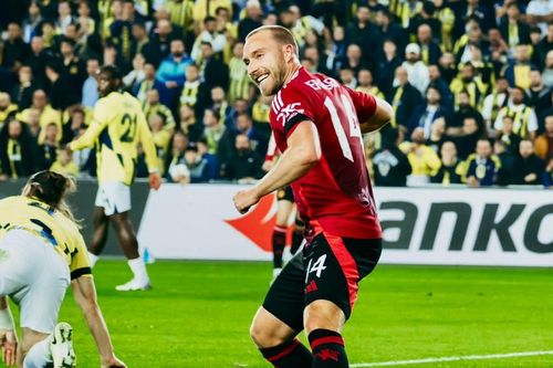 MU tiếp tục hòa ngày Mourinho bị truất quyền chỉ đạo