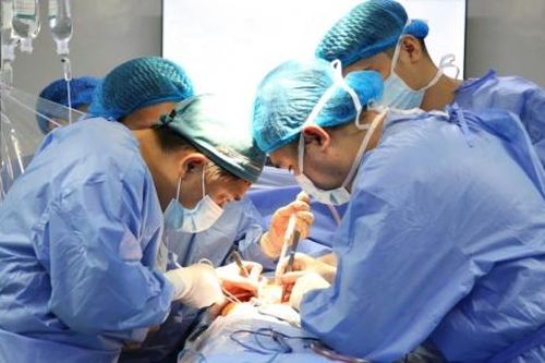 Xuyên đêm lấy tạng từ chàng trai trẻ chết não giúp 'hồi sinh' 4 cuộc đời