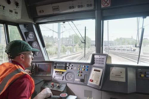 Lần đầu tiên thực tập sinh Việt Nam sang Đức học nghề lái tàu và lái xe buýt