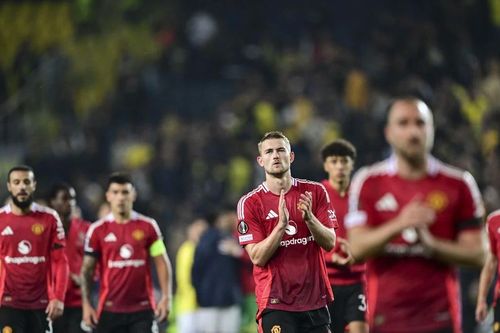 Kết quả bóng đá 25/10: M.U vẫn chưa biết thắng, Mourinho nhận thẻ đỏ