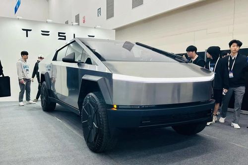 Cận cảnh mẫu xe 'quái thú' bán tải điện Tesla Cybertruck tại FIX 2024