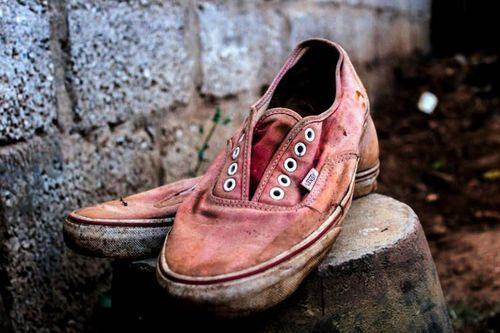 Người đàn ông Hy Lạp bị kết án vì thói quen...ngửi giày của hàng xóm