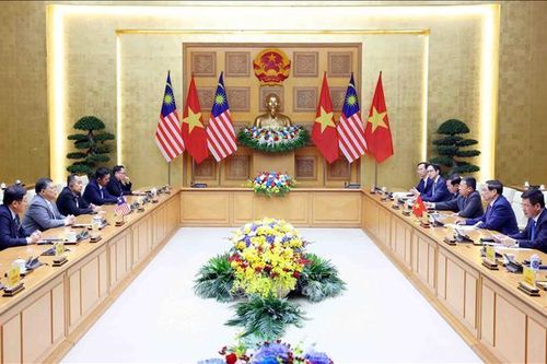 Thủ tướng Phạm Minh Chính hội kiến Chủ tịch Hạ viện Malaysia