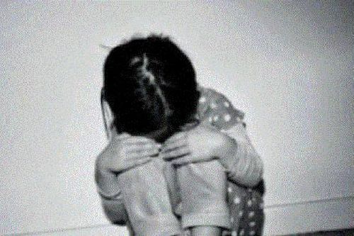 Khởi tố, bắt giam người mẹ hành hạ, khiến con gái 5 tuổi tử vong