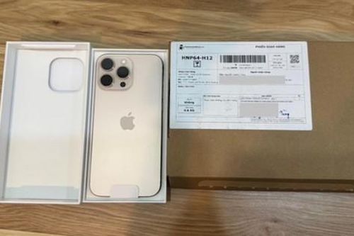 Vụ iFan nhận iPhone 16 Pro Max không hộp: Máy mới đã về, kèm voucher