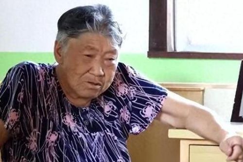 Bà lão ở trong viện dưỡng lão 15 năm bỗng đòi về nhà, con gái nói mẹ đã qua đời 28 năm