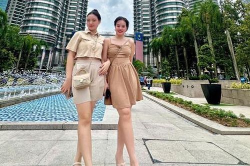 Ái nữ nhà Thúy Hạnh khoe 'cặp kiếm Nhật' dài miên man