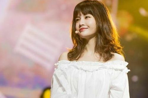 Nữ ca sĩ không khám sức khỏe định kỳ, nay chẩn đoán mắc khối u nang tử cung