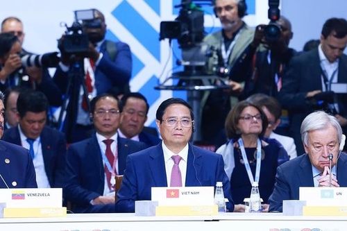 Thủ tướng đề xuất năm kết nối chiến lược ở hội nghị BRICS mở rộng