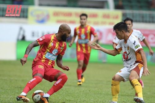 'Đại chiến' cho ngôi đầu!