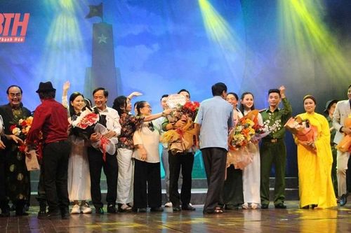 Báo cáo tổng duyệt vở cải lương 'Gặp lại người đã chết'