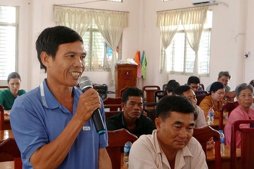 Bí thư Huyện ủy, Chủ tịch HĐND huyện Tri Tôn tiếp xúc cử tri xã Tân Tuyến