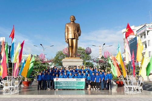 Tuổi trẻ BIDV An Giang học tập và làm theo tấm gương Bác Hồ, Bác Tôn