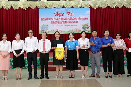 Tăng cường công tác chăm sóc, giáo dục và bảo vệ trẻ em