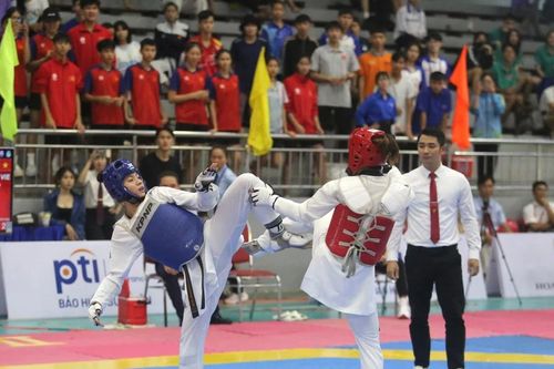Chị em song sinh giành 2 huy chương vàng ở Giải Vô địch Taekwondo quốc gia